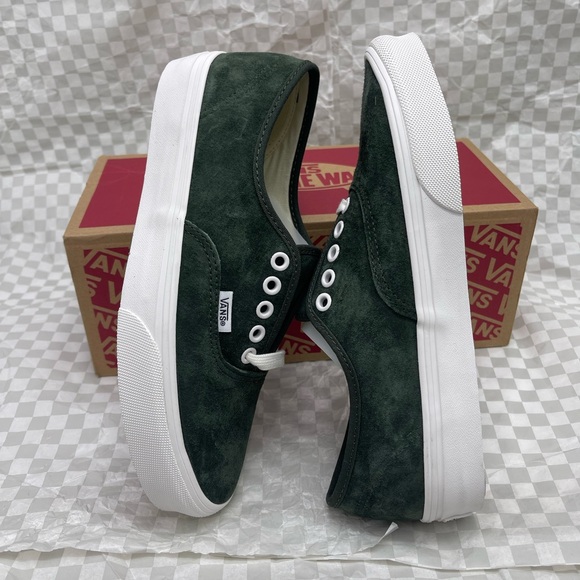 Vans Men’s Dark Green Suede Authentic
Pig Suede Dried Kelp
VN000D7YEMU Sneakers - Picture 13 of 16